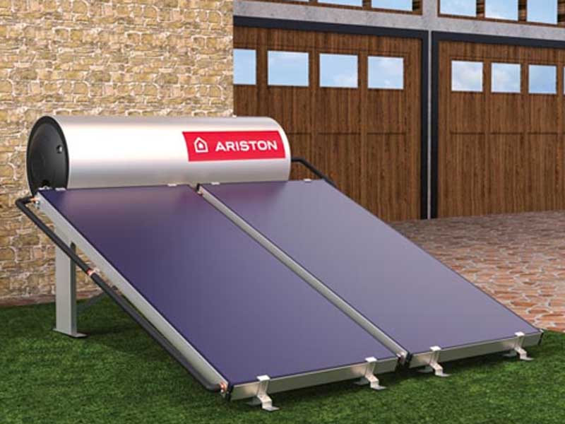 Máy nước nóng năng lượng mặt trời Ariston dạng tấm giúp tiết kiệm điện năng đáng kể