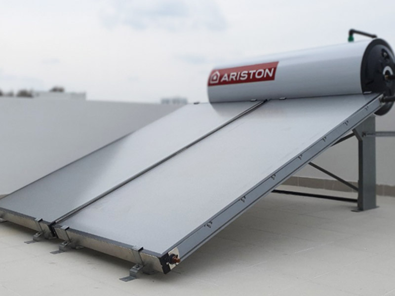 Tấm phẳng của máy năng lượng mặt trời Ariston có cấu tạo 3 lớp